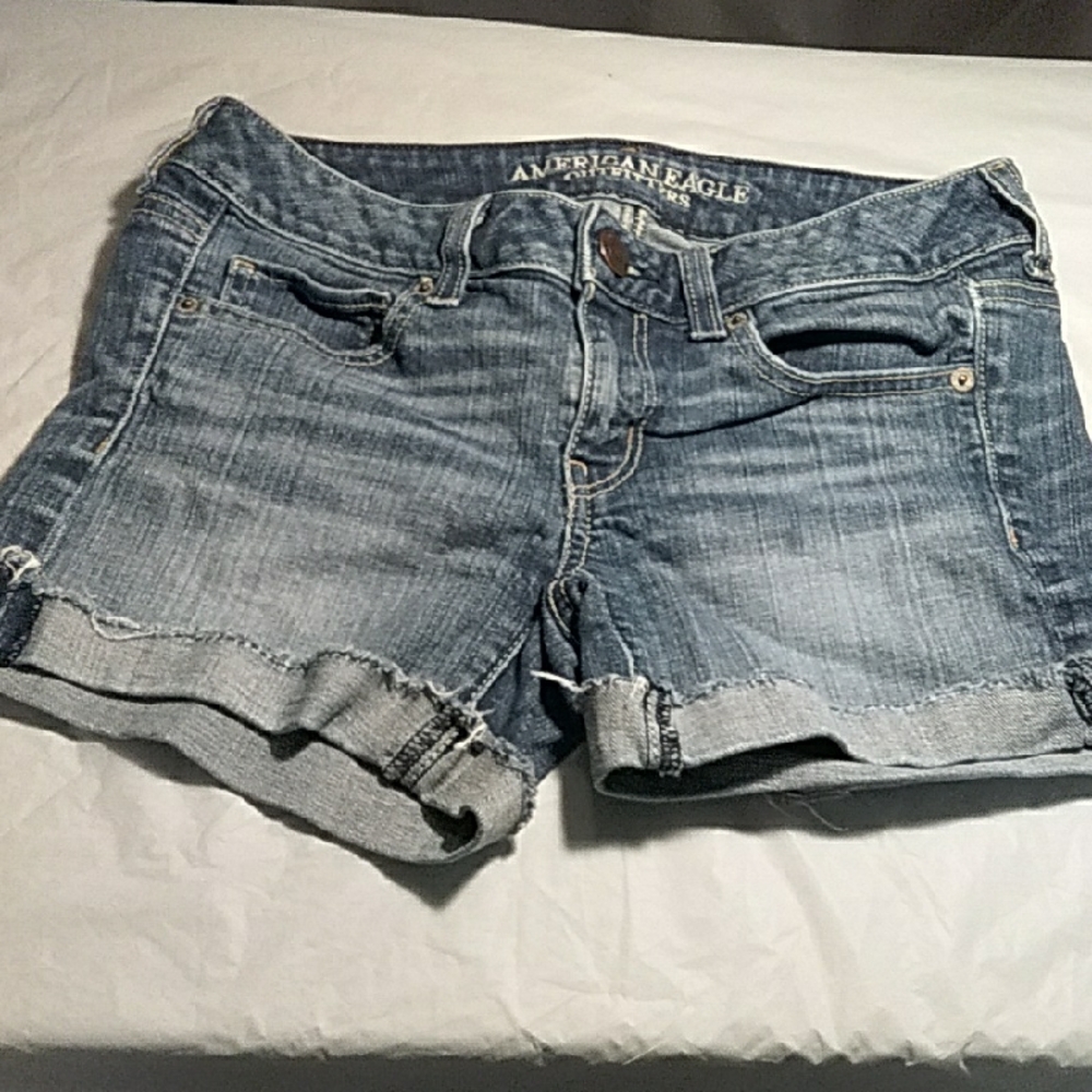 American Eagle Outfitters Blue Jean ShortsClassic Cuffed Design